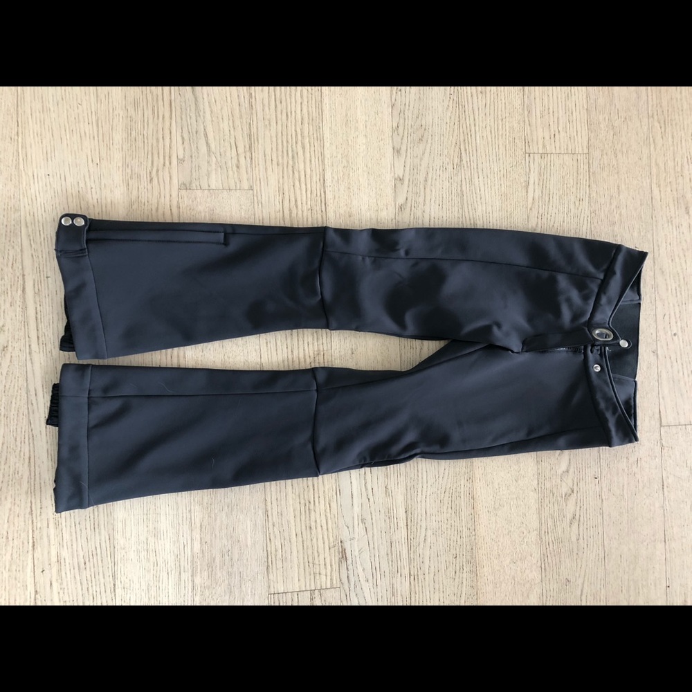 Obermeyer grey ladies ski pants size 4